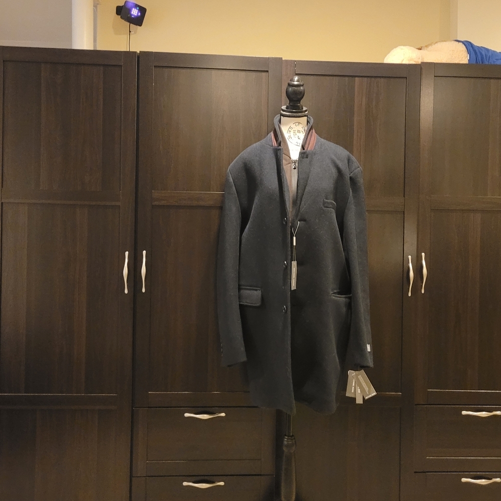 Men's Coat Buttoned Size Large Slim Fit With Zip Up Liner That's Waterproof $695
